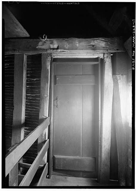 Photograph of a bedroom in the Fairbanks House