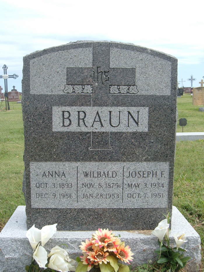Gravestone of Anna, Willibald, and Joseph F. Braun